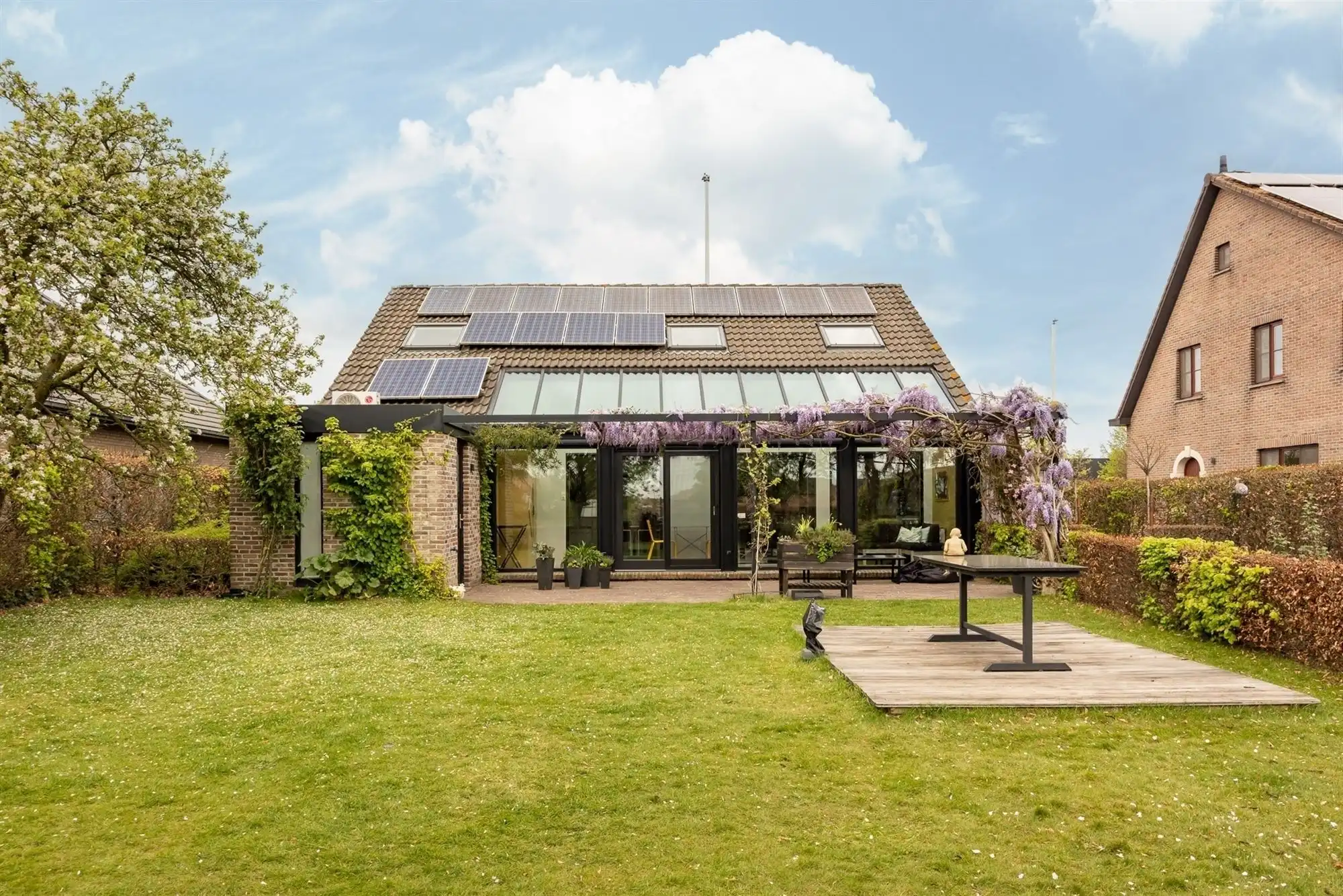 Instapklare en vrijstaande gezinswoning met 3 slpk. en een ruime tuin foto 22