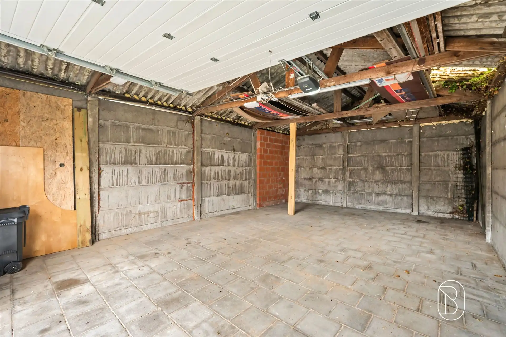 Groot huis met opslagruimte in het hart van Moeskroen foto 17