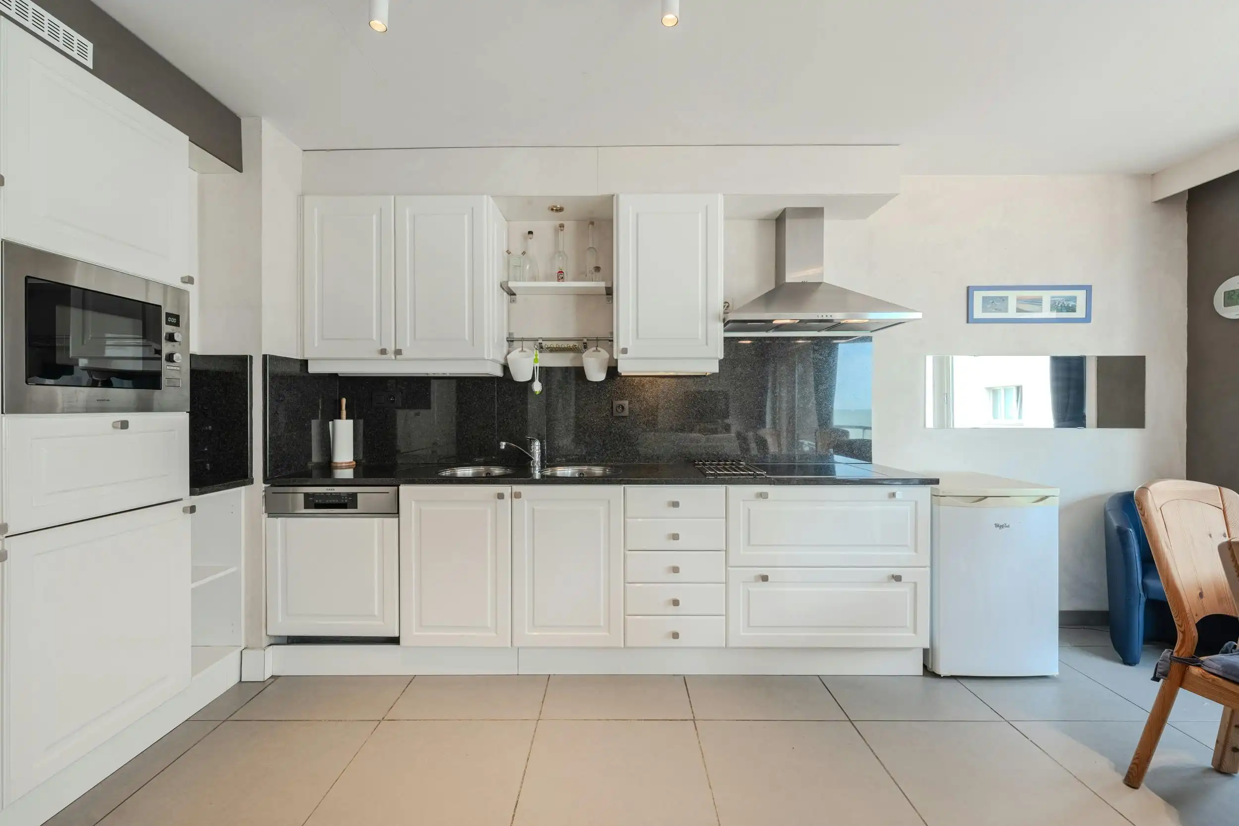 Instapklaar 2 slaapkamer appartement met zijdelings zeezicht foto 4
