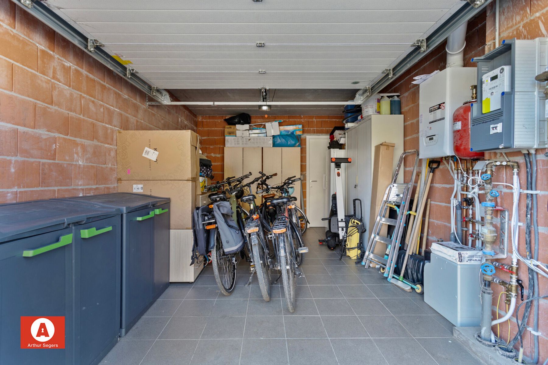 Recente (2013) en energiezuinige gezinswoning mét garage. foto 16
