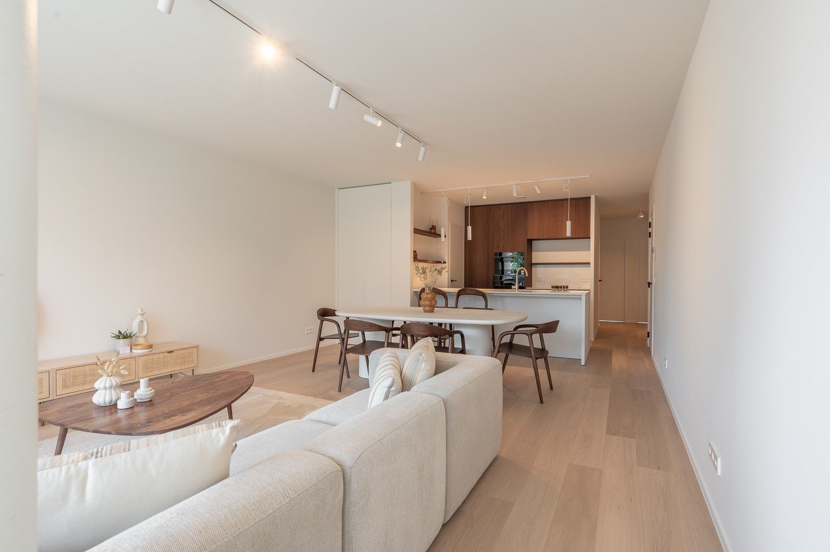Nieuwbouw appartement op een centrale ligging te Knokke, vlakbij het Zegemeer en op wandelafstand van het strand. foto 2