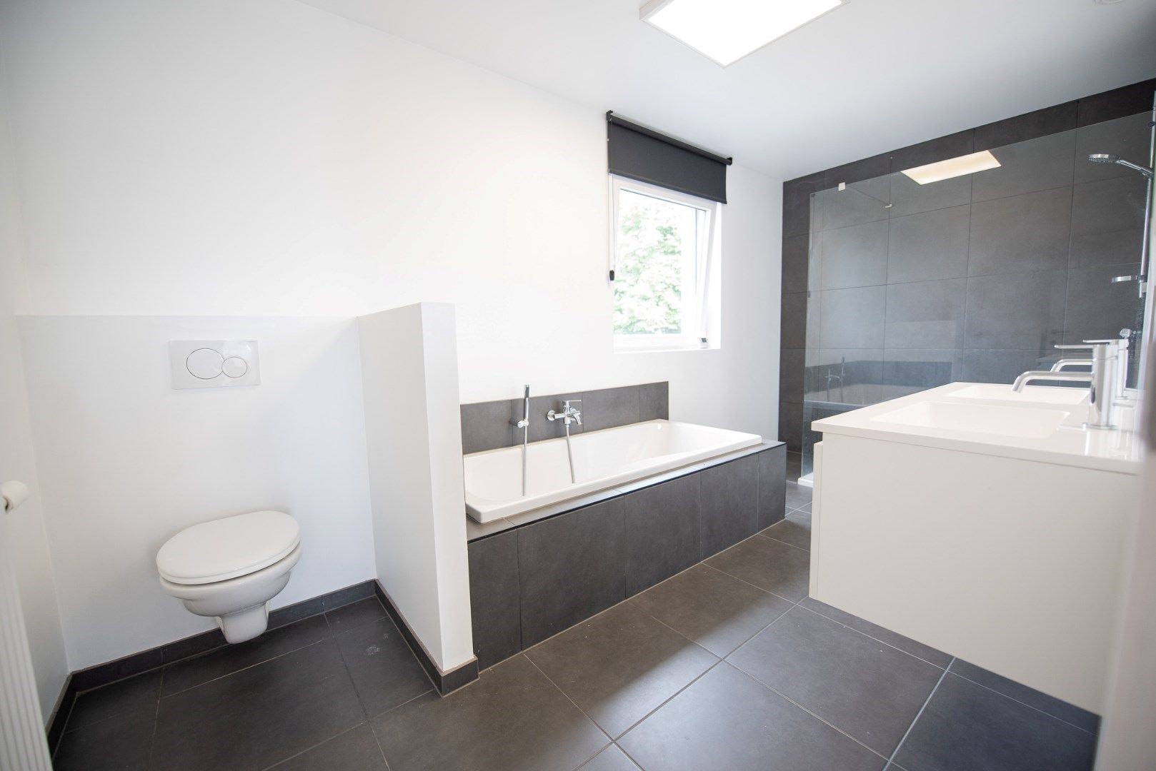 Verrassend ruime BEN-woning TE HUUR op zeer mooie ligging te Waregem. foto 8