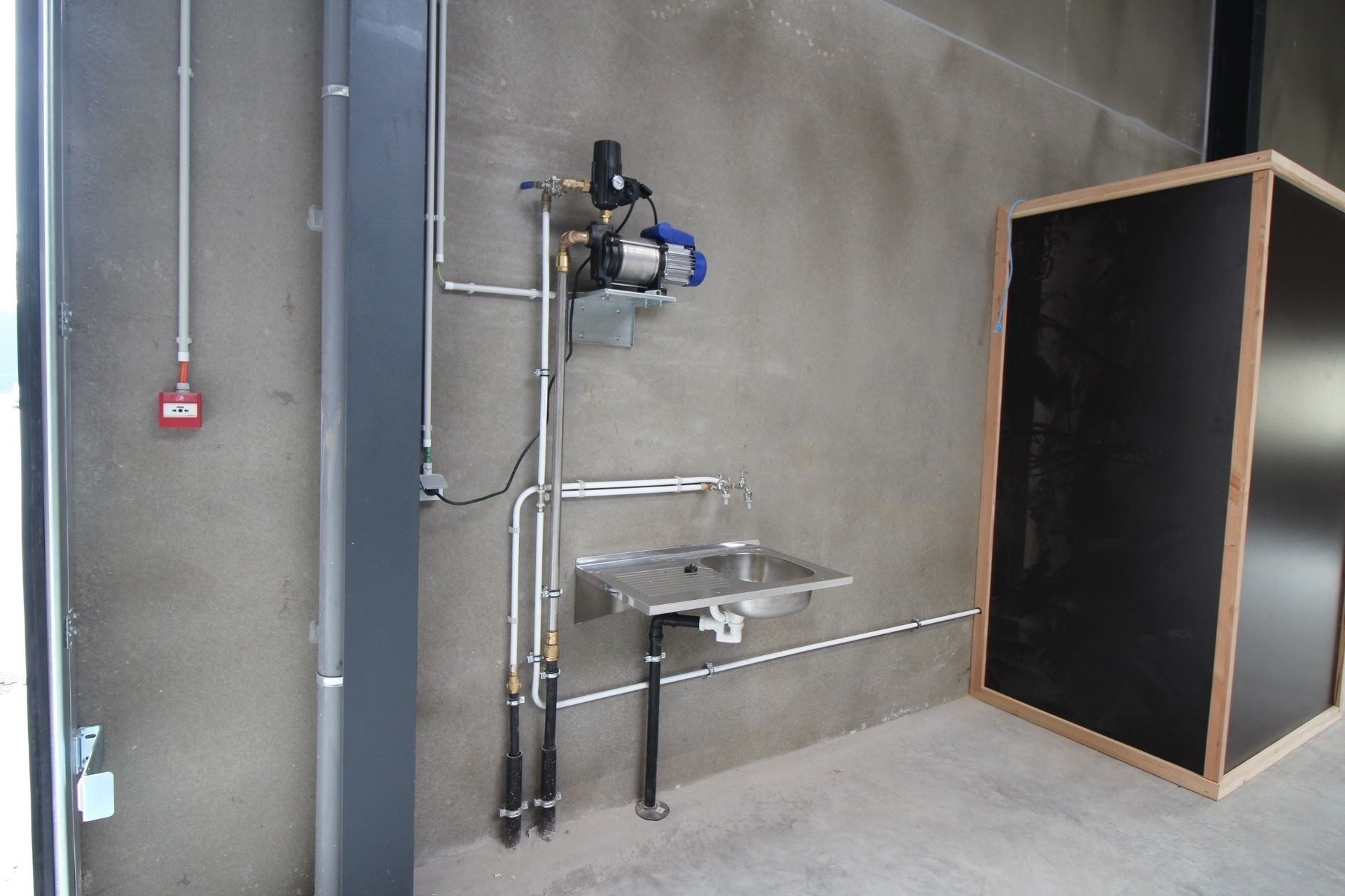 Unit, nieuwbouw, te huur voor opslag of productie. foto 3