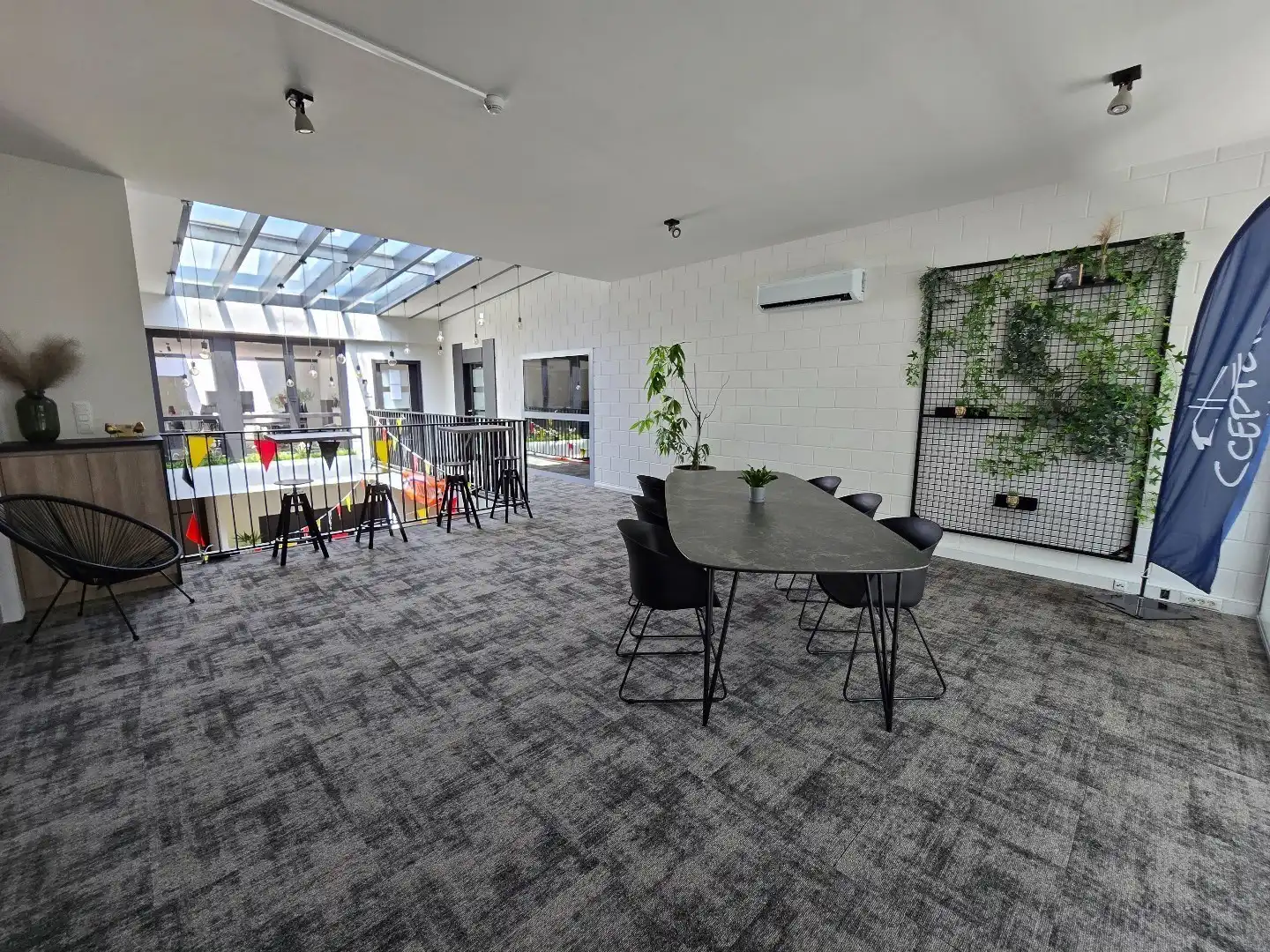 Terbeschikkingstelling van infrastructuur in vernieuwde kantoren met parking, 160m², Genk-Noord foto 35