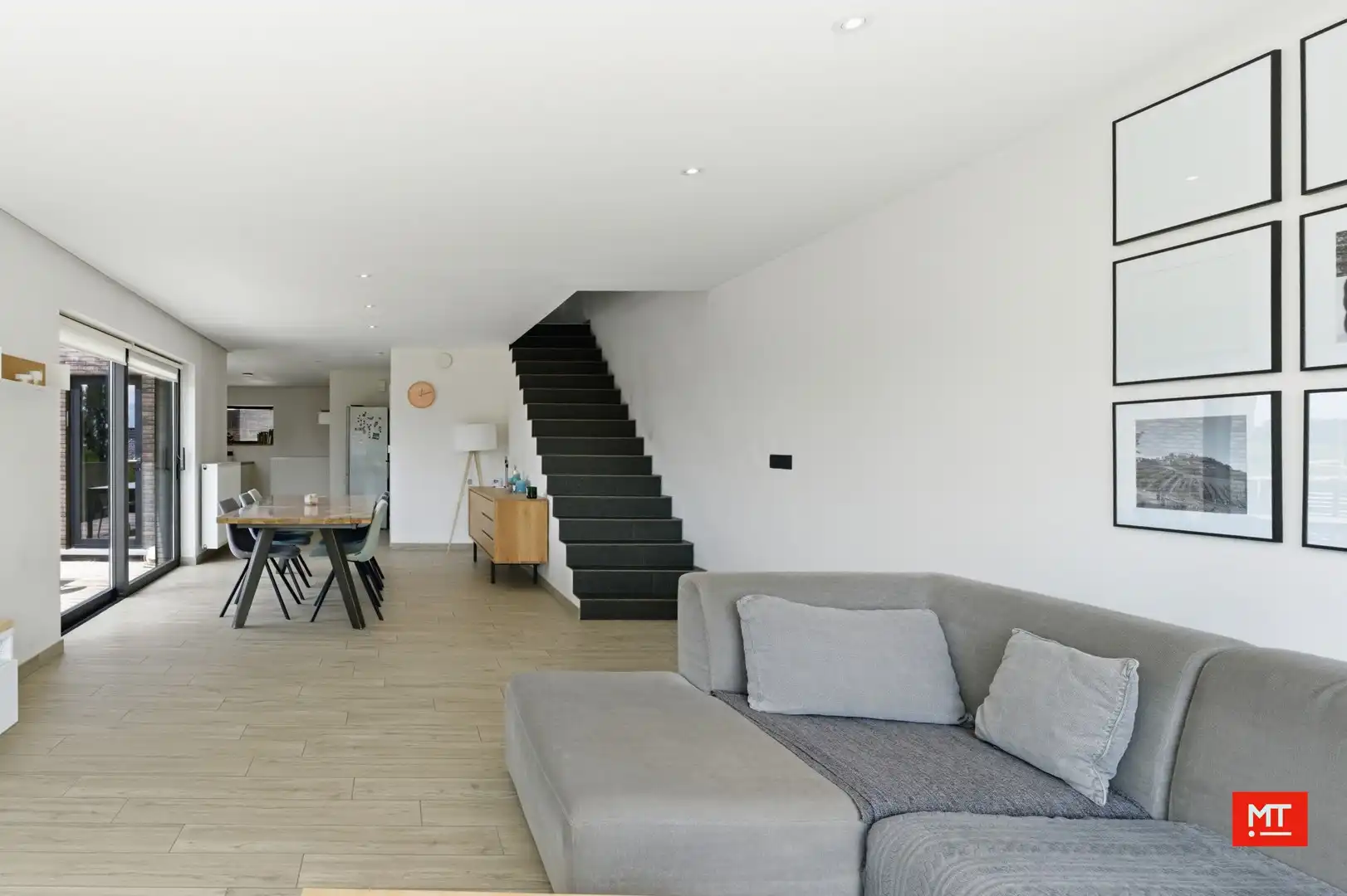 Instapklare alleenstaande woning op een rustige locatie in de dorpskern van Beselare foto 8