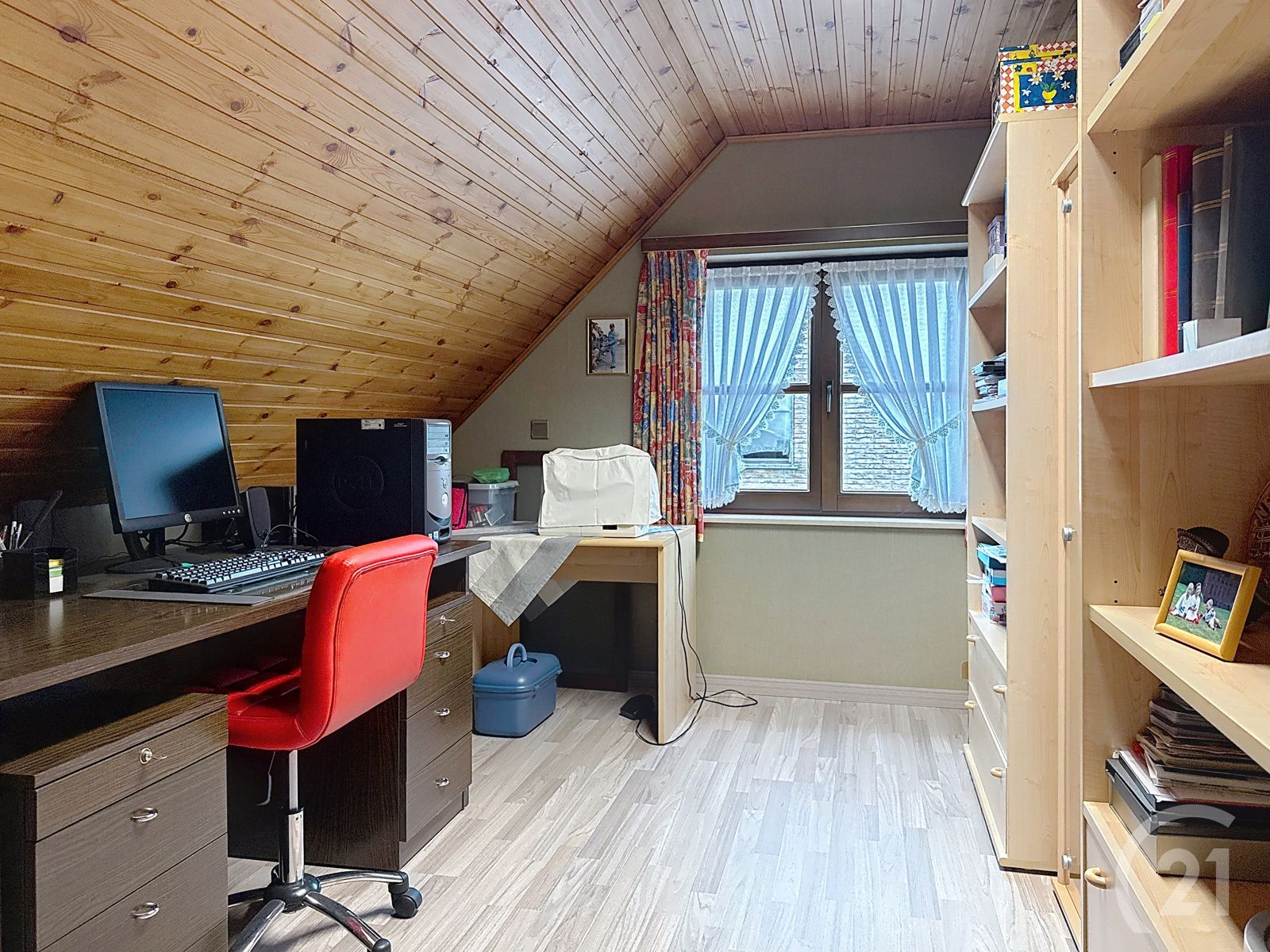 Ruime open bebouwing met vernieuwde keuken en prachtige tuin! foto 19