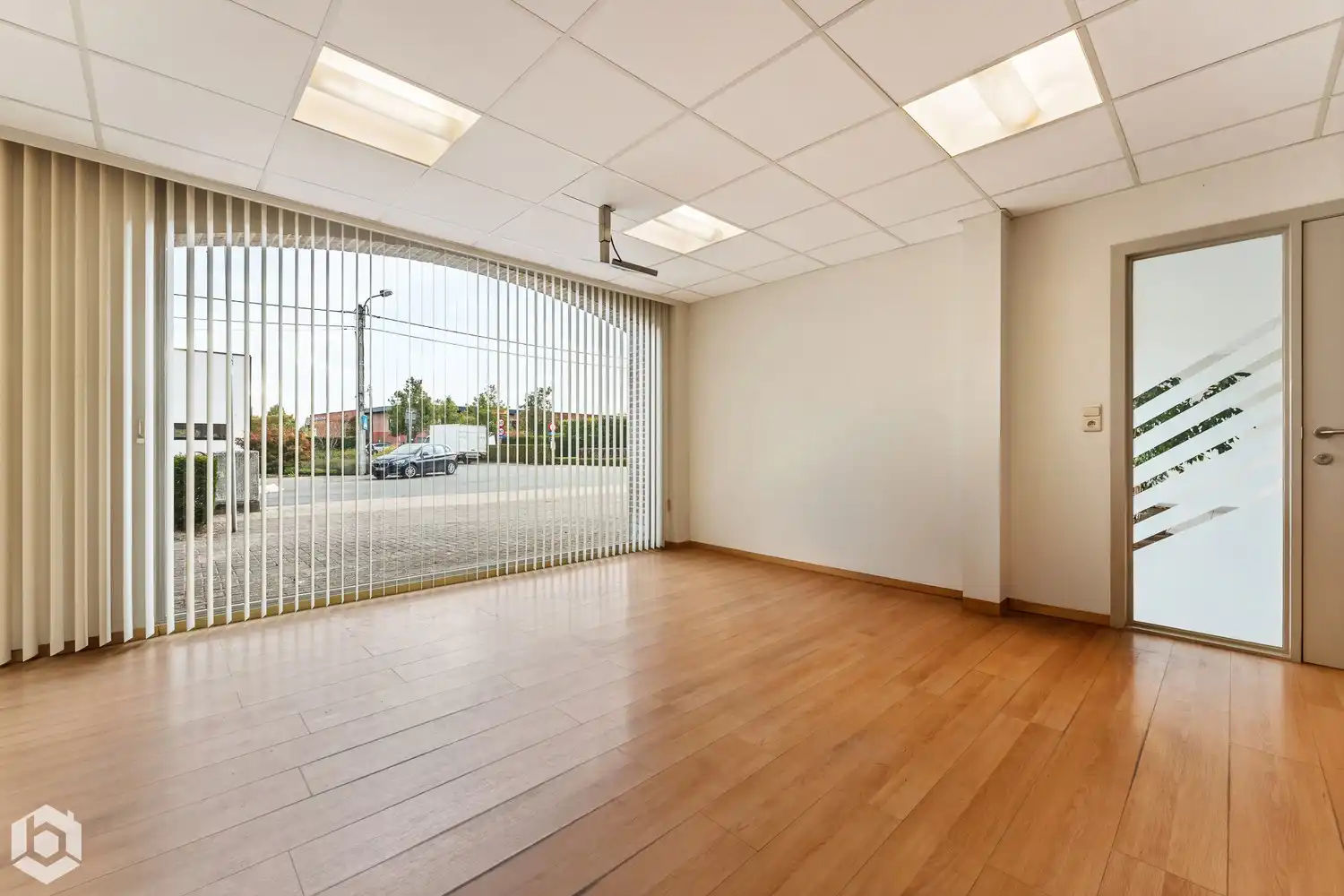 Commercieel pand met ruim appartement op toplocatie in Sint-Katelijne-Waver foto 2