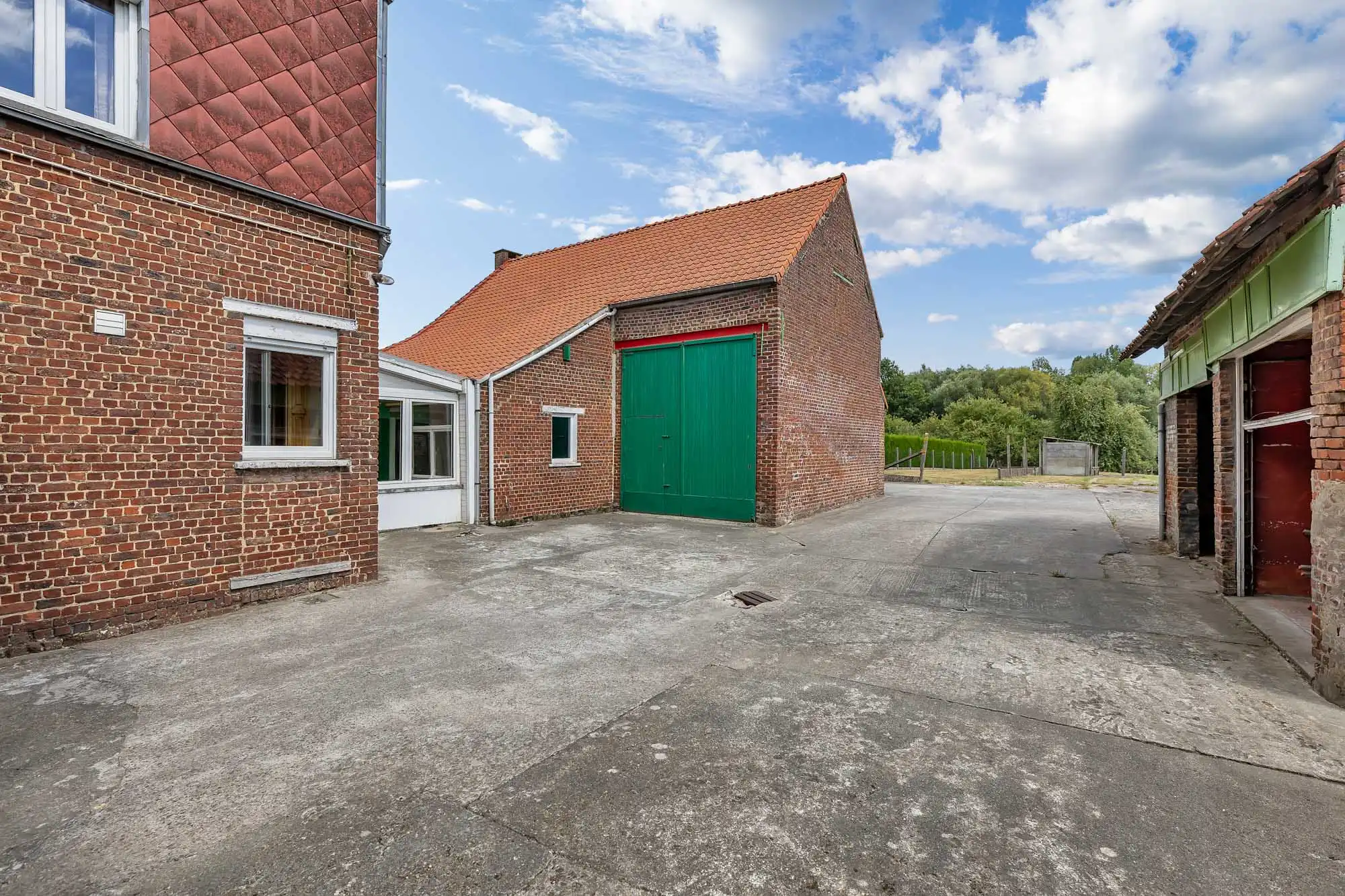 Charmante, te renoveren boerderij met opslagplaats foto 27