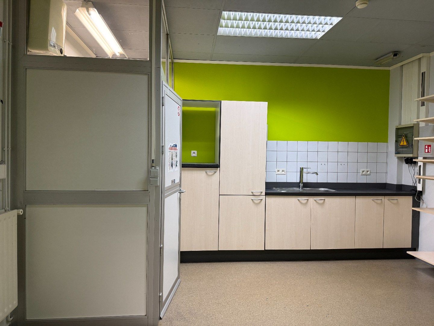 Gunstig gelegen handelsruimte te Sint-Job foto 10