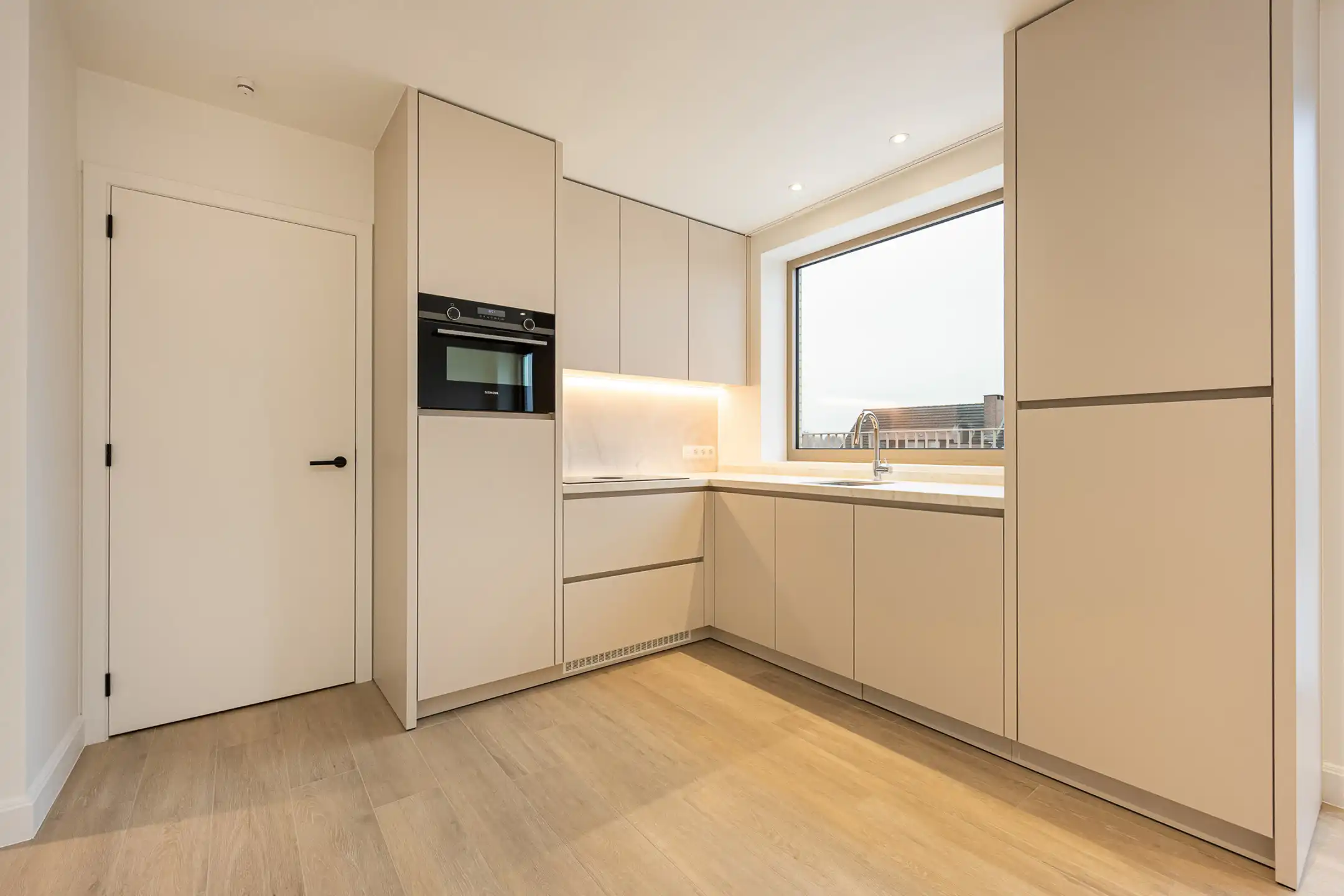 Nieuwbouw penthouse met 1 slaapkamer en groot terras foto 7