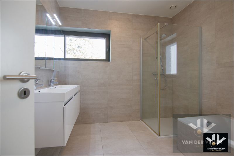 Moderne Gezinswoning aan de rand van de natuur foto 21