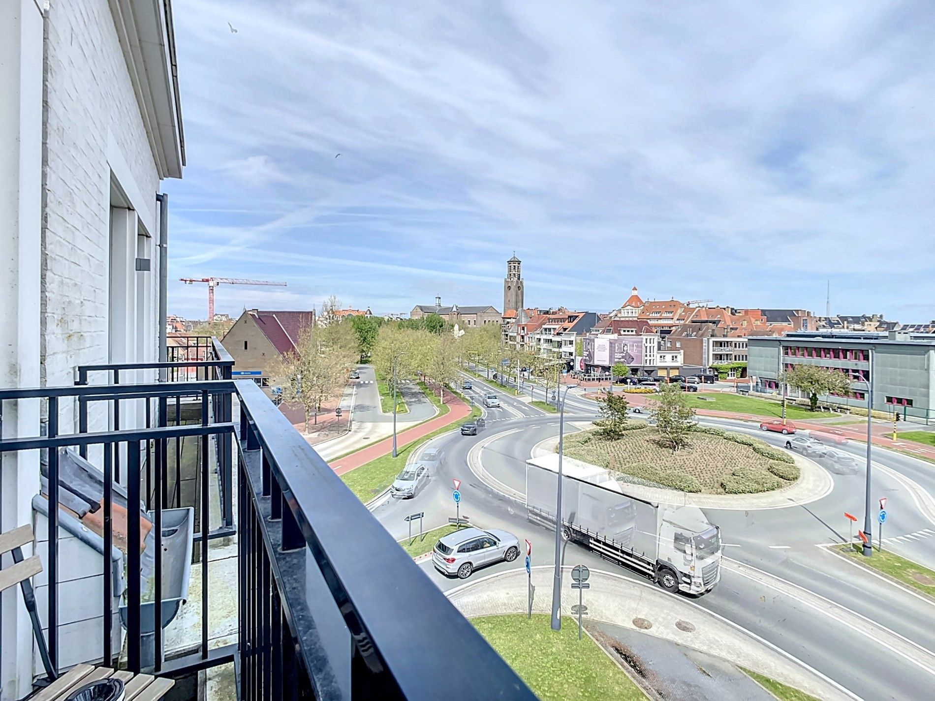 Prachtige, lichtrijk appartement  met 2 slaapkamers gelegen in Duinenwater te Knokke. foto 1