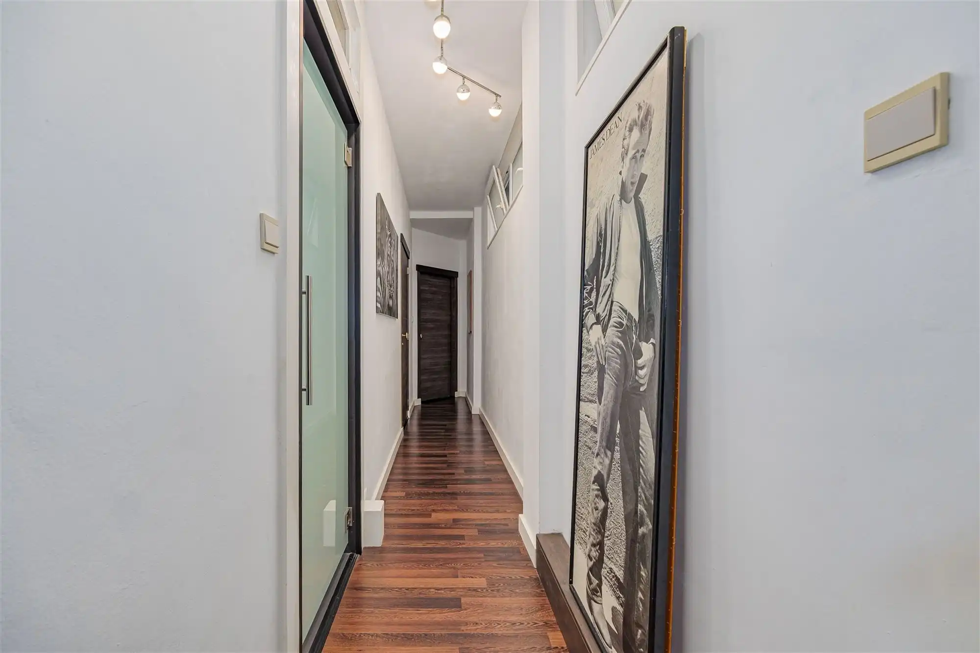 Perfect instapklaar appt met 2 slk + 2 badk vlakbij het Station foto 8