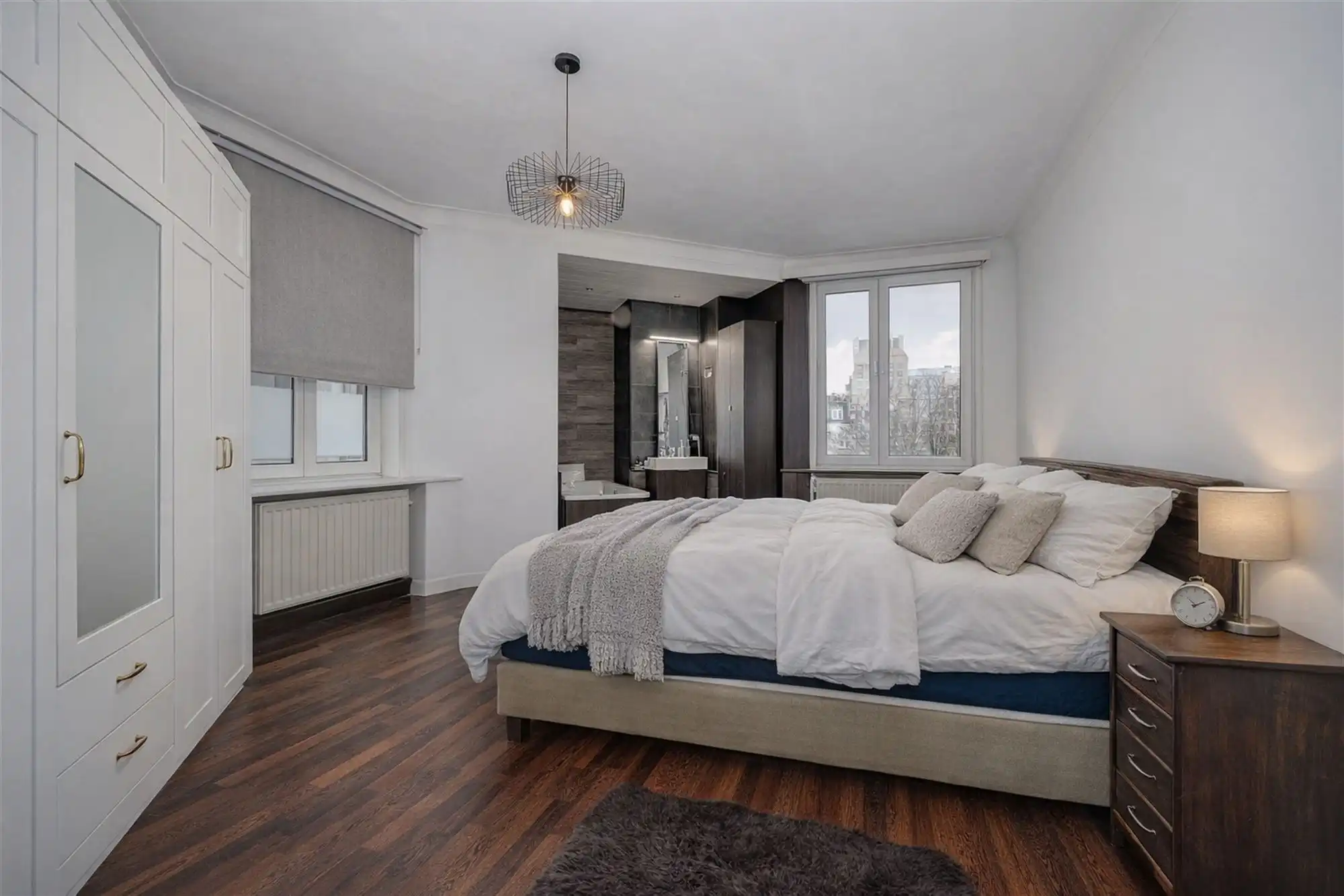 Perfect instapklaar appt met 2 slk + 2 badk vlakbij het Station foto 8