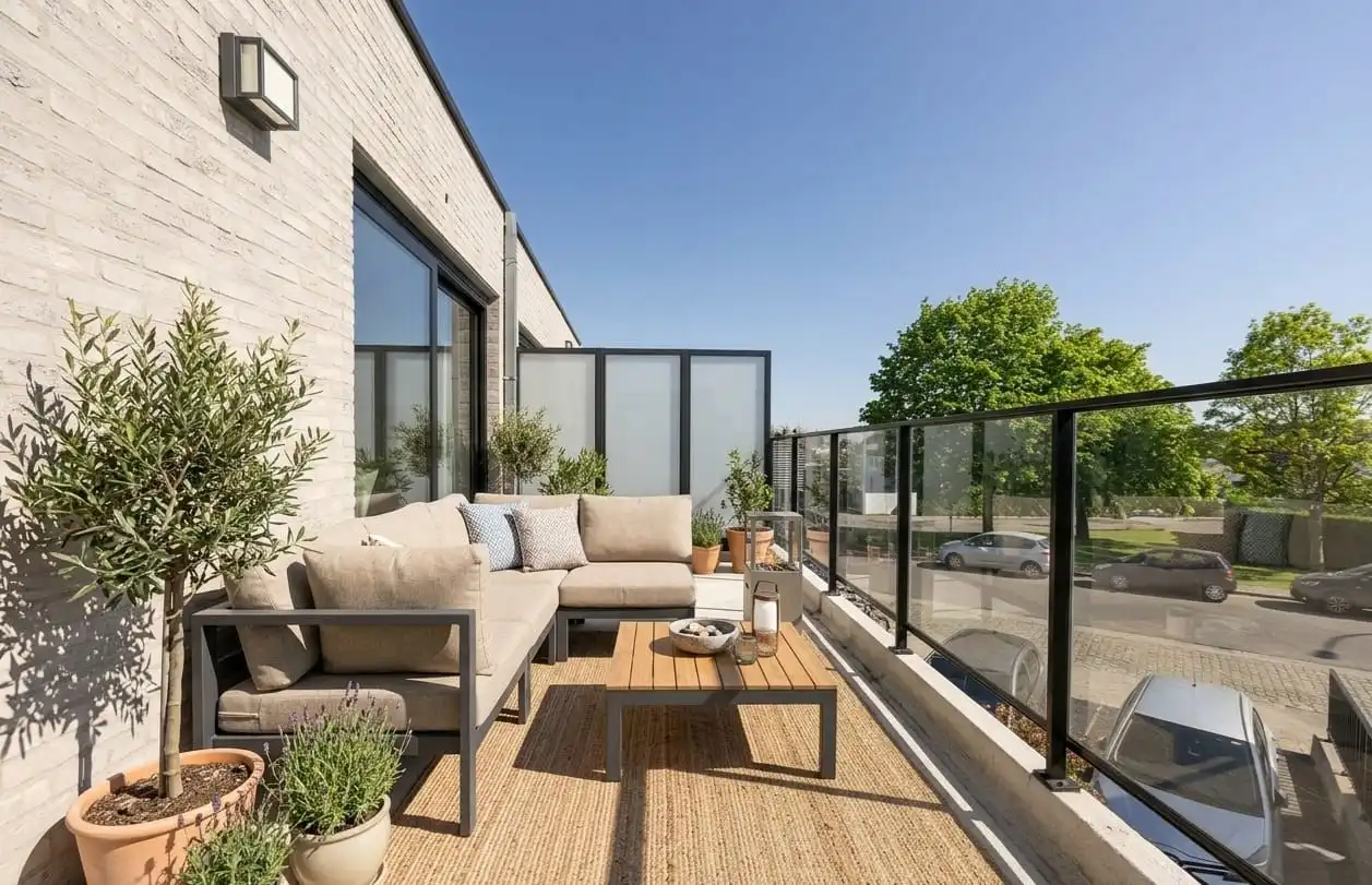 PERFECT ONDERHOUDEN APPARTEMENT (BJ 2018) MET STAANPLAATS & KELDER foto {{pictureIndex}}