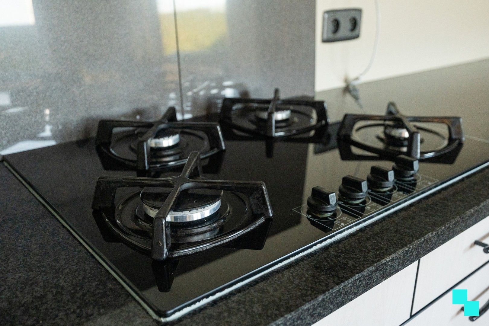 Instapklare HOB met dubbele garage nabij centrum Rumbeke foto 11