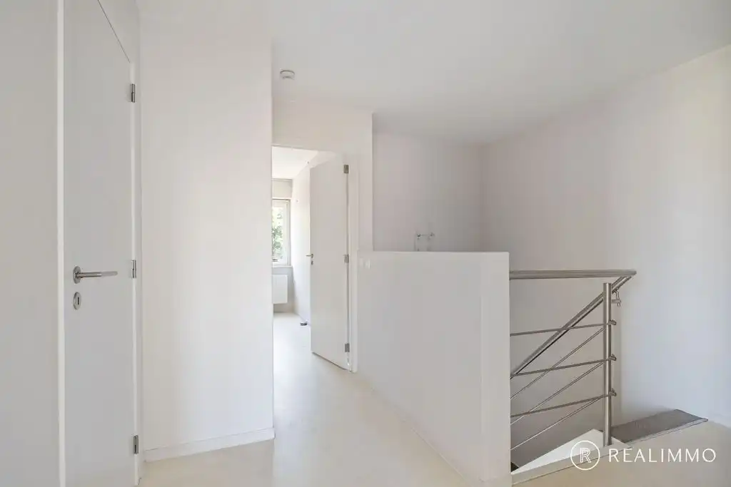 Recente halfopen bebouwing met 3 slaapkamers foto 12