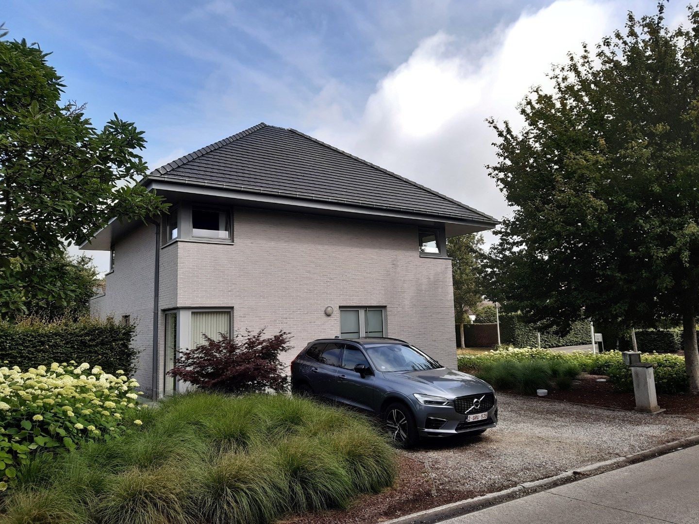Recente, eigentijdse villa in doodlopende verkaveling ! foto {{pictureIndex}}