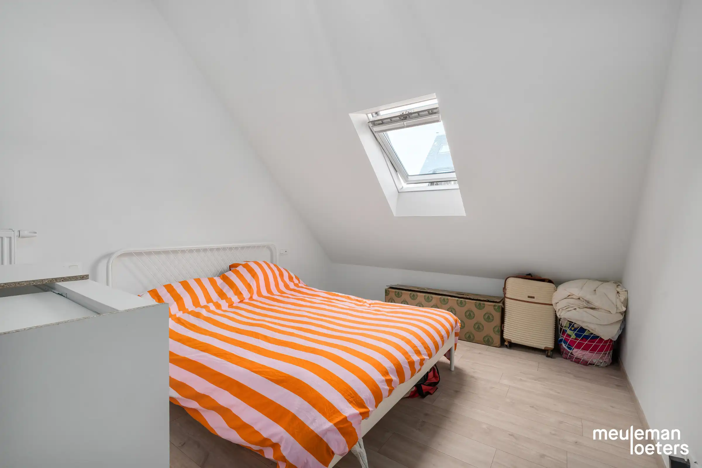 Jouw eerste eigen thuis of een slimme investering in hartje Torhout! foto 9