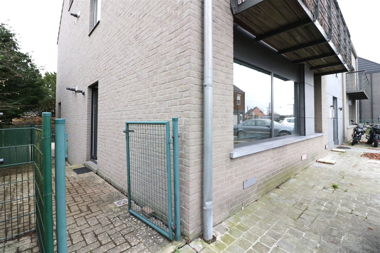 Gelijkvloers app met 1 slpk, terras, nabij station foto 24