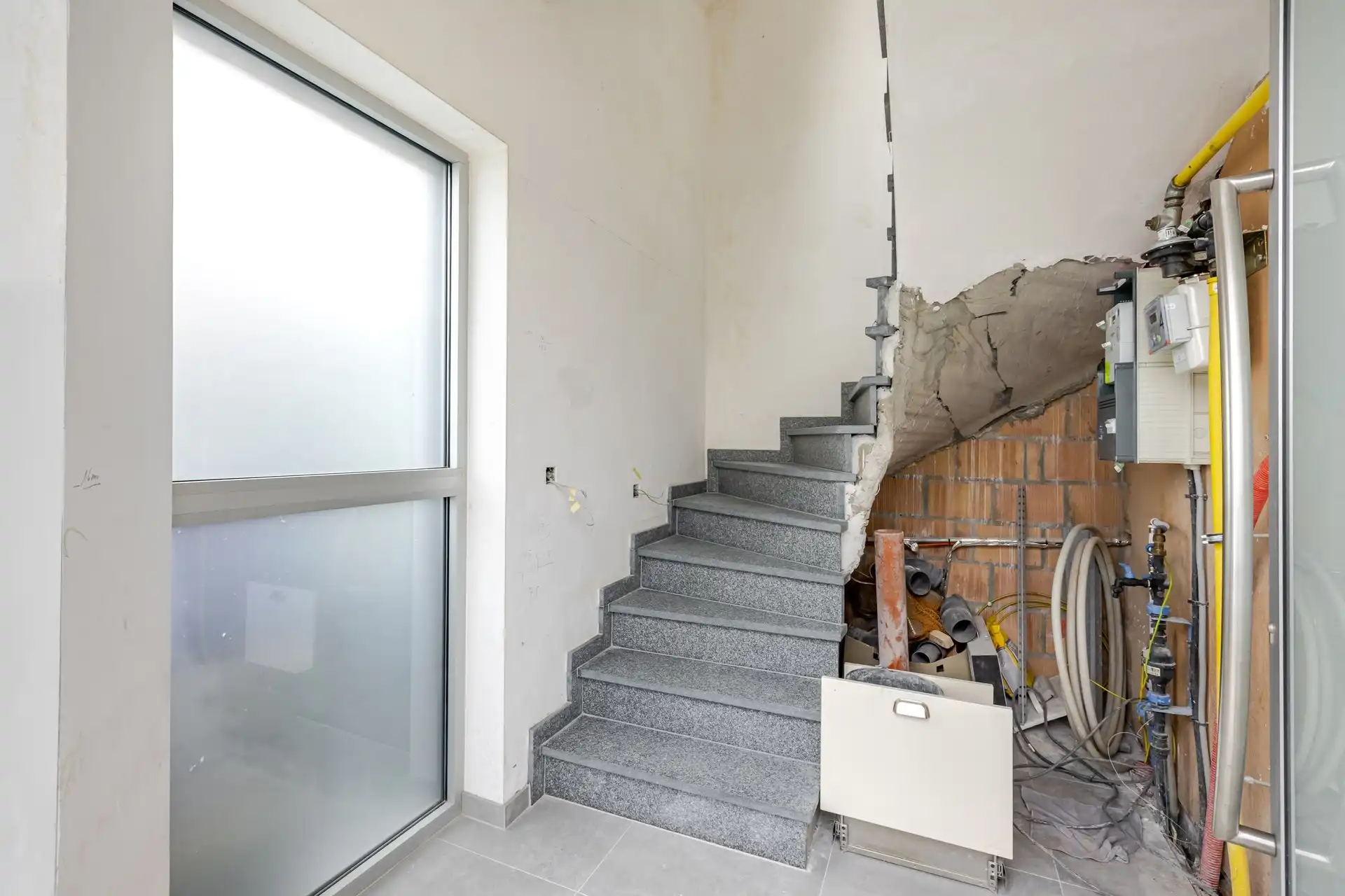 Ruim en lichtrijk, af te werken appartement van 173 m² foto 2