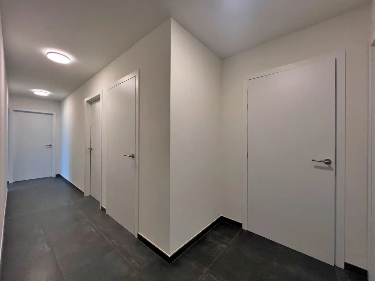 Ruim en energiezuinig 3-slaapkamerappartement in Lovendegem 🌿 foto 9