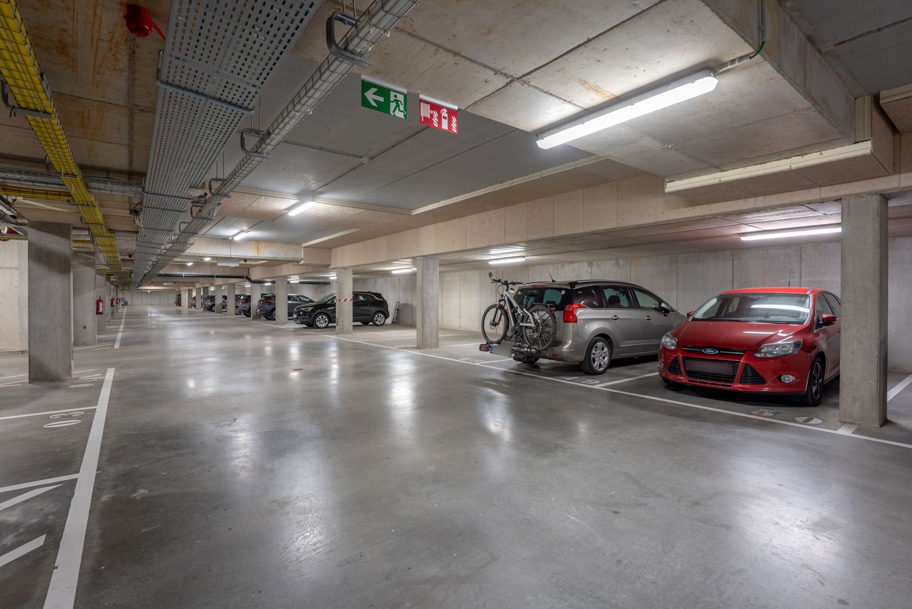 Instapklaar 1-slaapkamerappartement + parking op Marktplein foto 20