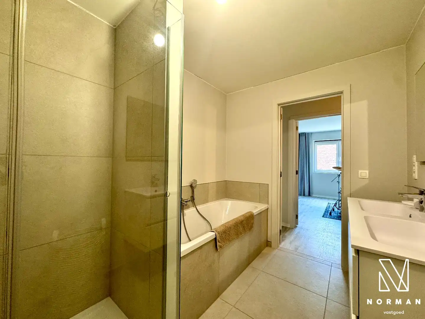 Instapklare nieuwbouwwoning met moderne afwerking en veel lichtinval foto 12