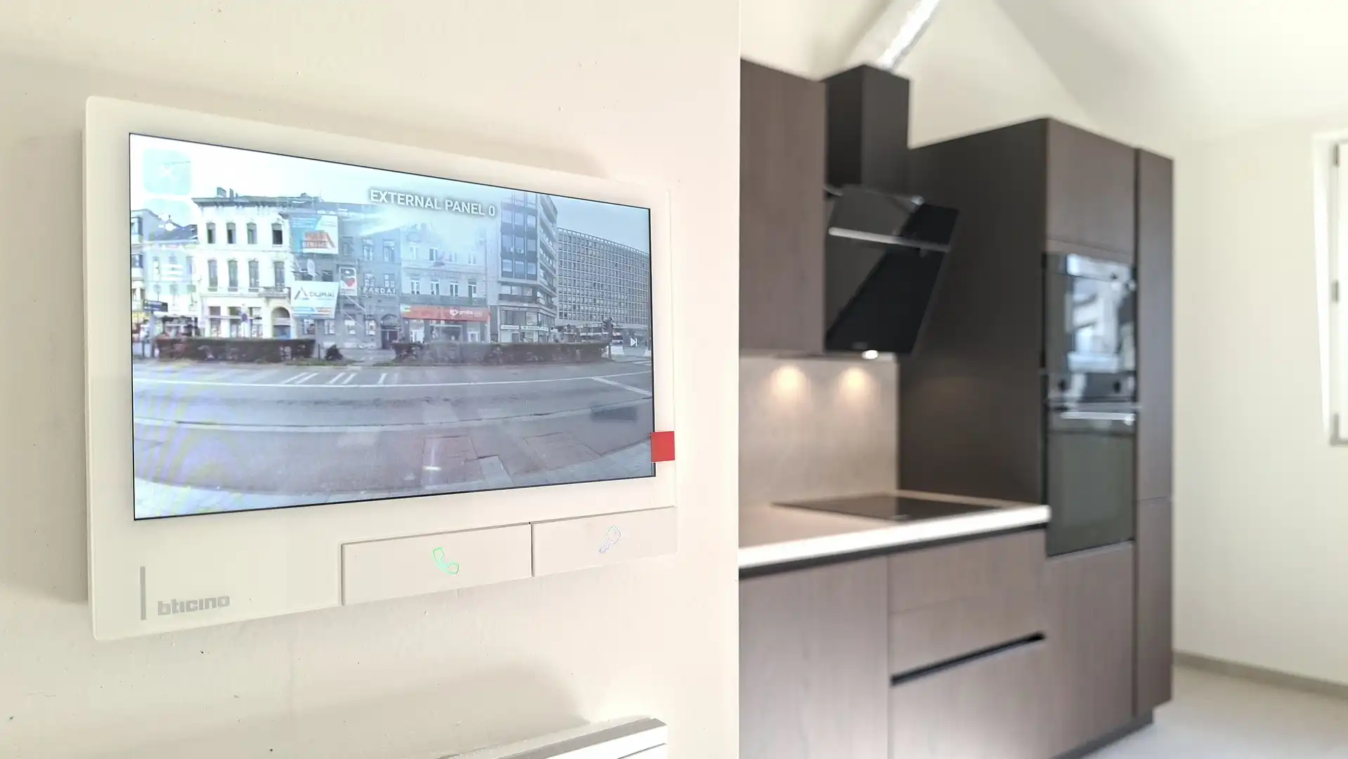 Ruime, stijlvolle nieuwbouwstudio met slaapzolder foto 2
