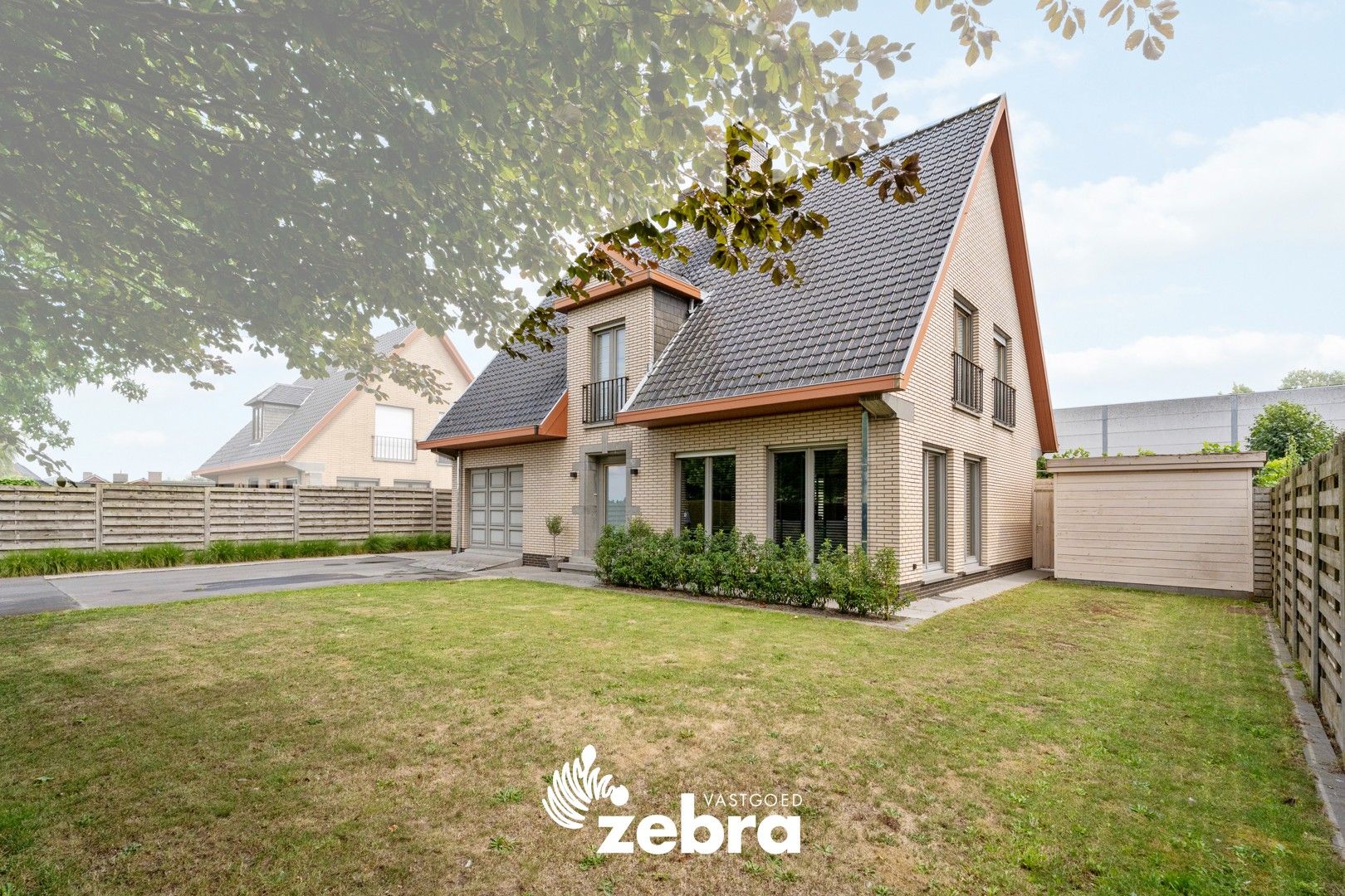 Ruime loods van ± 600 m² met instapklare woning te Oostrozebeke! foto 29