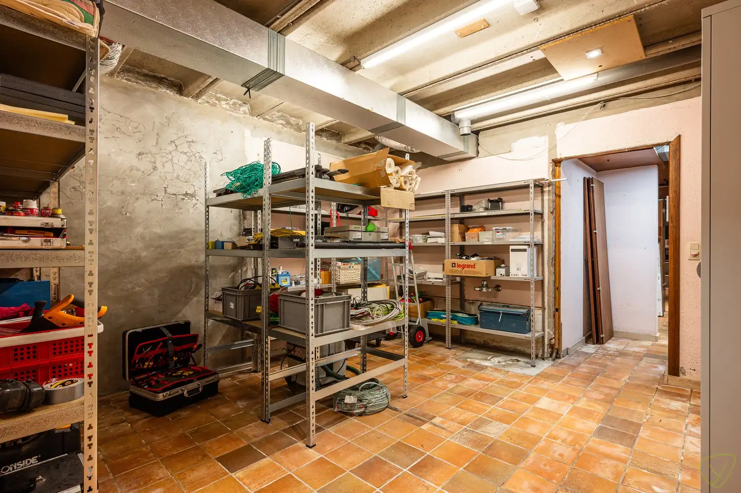 Kwalitatief afgewerkte woning met praktijkruimte en uitzonderlijk ruime kelderverdieping foto 26