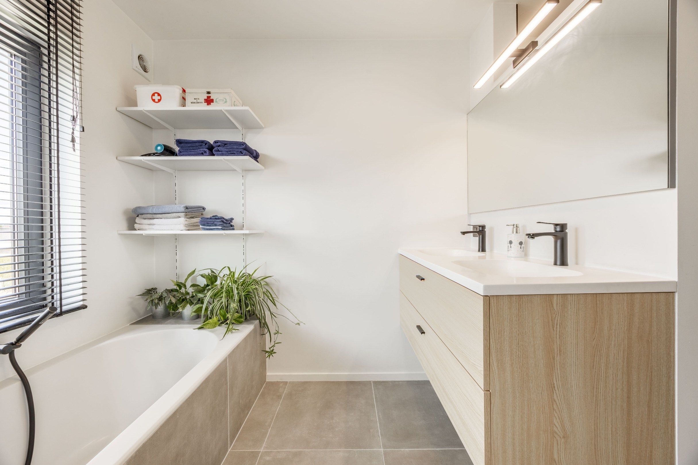 MAGNIFIEK GERENOVEERDE GEZINSWONING MET GARAGE foto 19