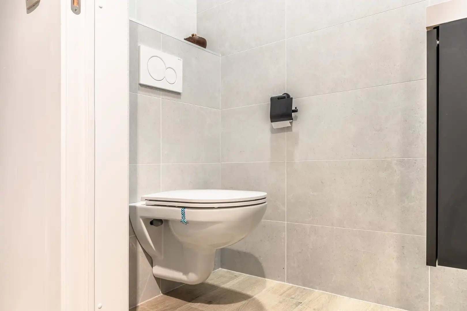 INSTAPKLAAR GELIJKVLOERS APPARTEMENT MET ZUIDTUIN & GARAGE foto 15