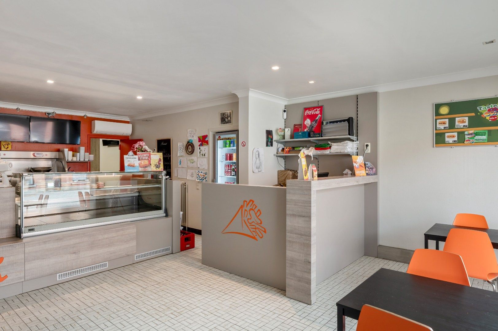 Handelspand in Olen met horeca- en andere mogelijkheden met bovenliggend appartement foto 2