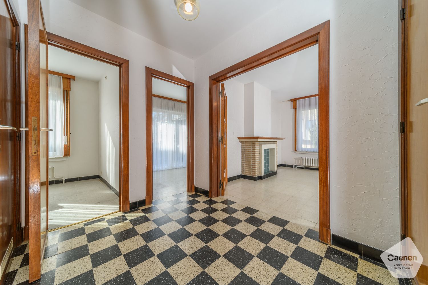 Halfopen woning te koop met vergunde indeling in 3 appartementen – prachtig gelegen met zicht op natuurreservaat, vlakbij het centrum! foto 4