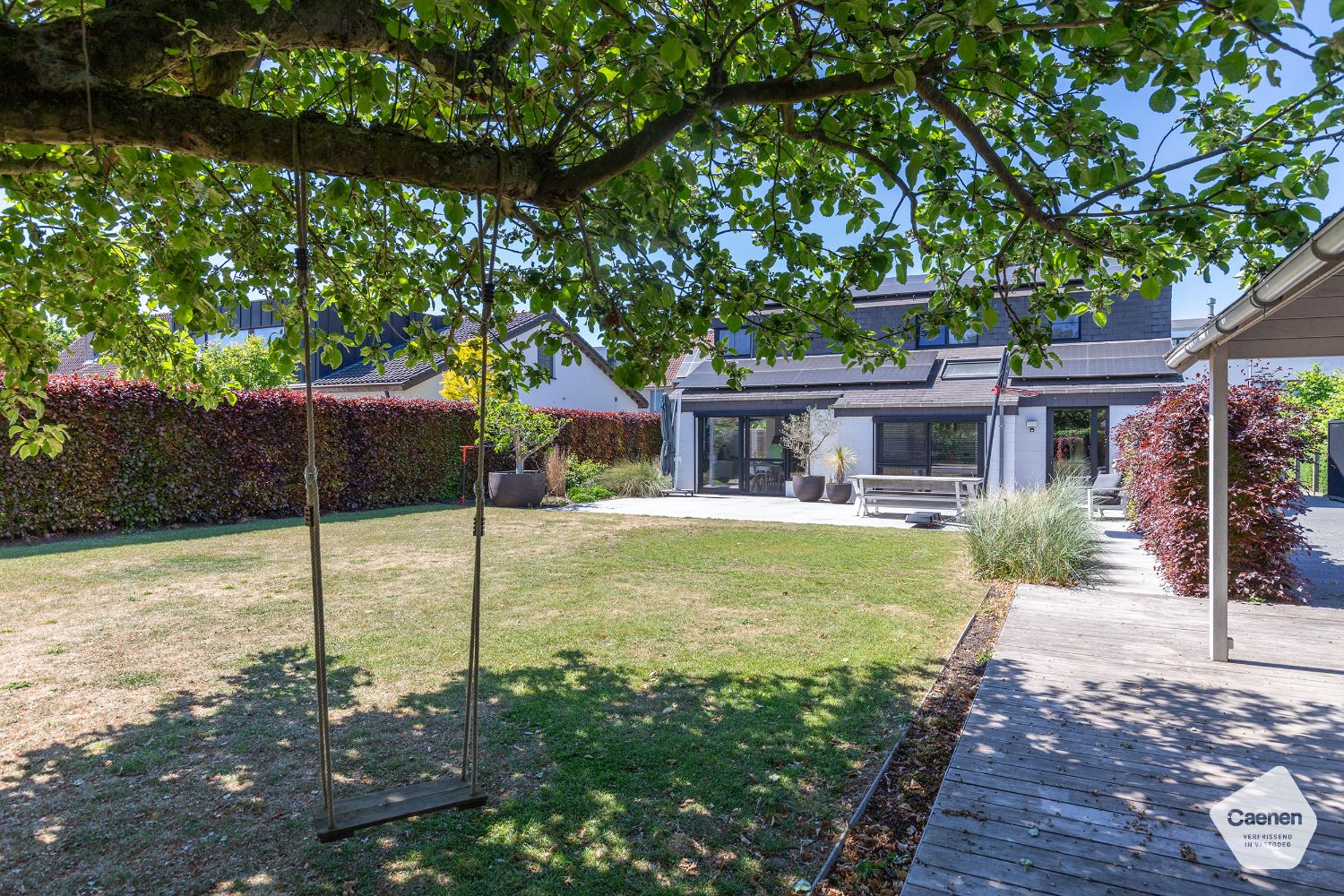 VRIJSTAANDE VILLA met PRAKTIJKRUIMTE, 3 slaapkamers en ONDERHOUDSVRIENDELIJKE TUIN. foto 2