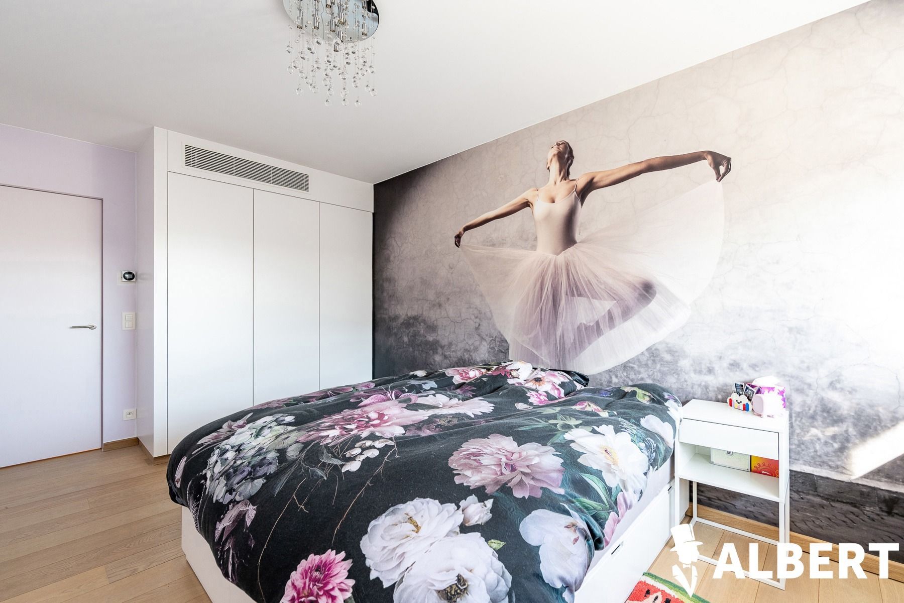 Unieke eigentijdse villa met zwembad foto 15