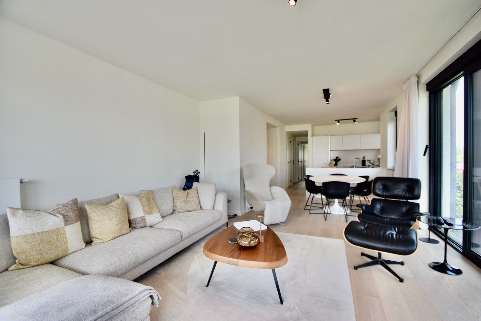 Hoekappartement te huur in Duinenwater met een prachtig zonneterras genietend van het frontaal meerzicht. foto 7