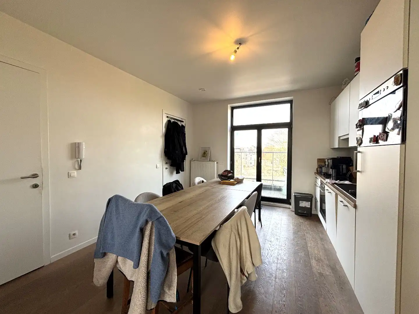 Ruim en lichtrijk appartement in Burggravenlaan foto 4