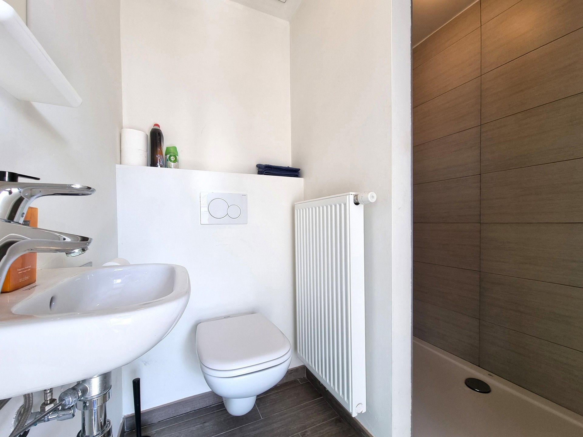 Handelsgelijkvloers met triplex-appartement in het hartje van Pamel foto 20
