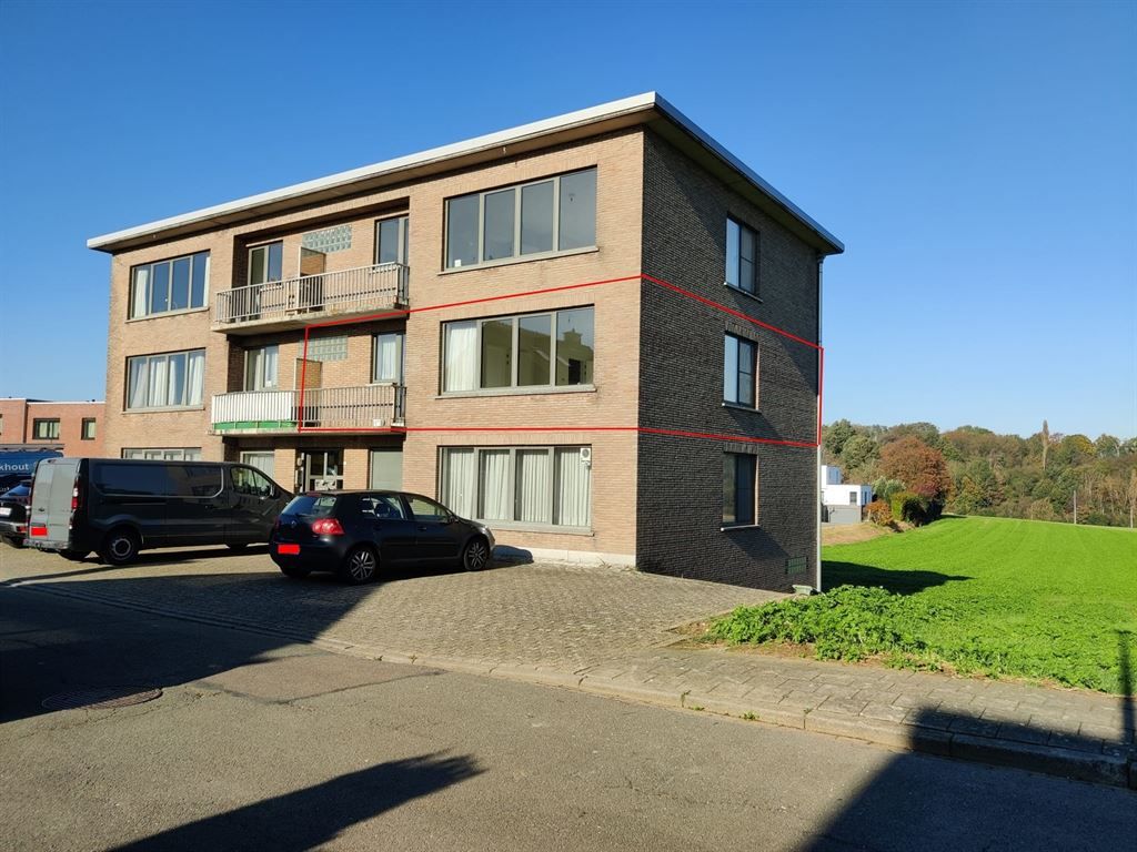 Goedgelegen en volledig vernieuwd appartement foto {{pictureIndex}}