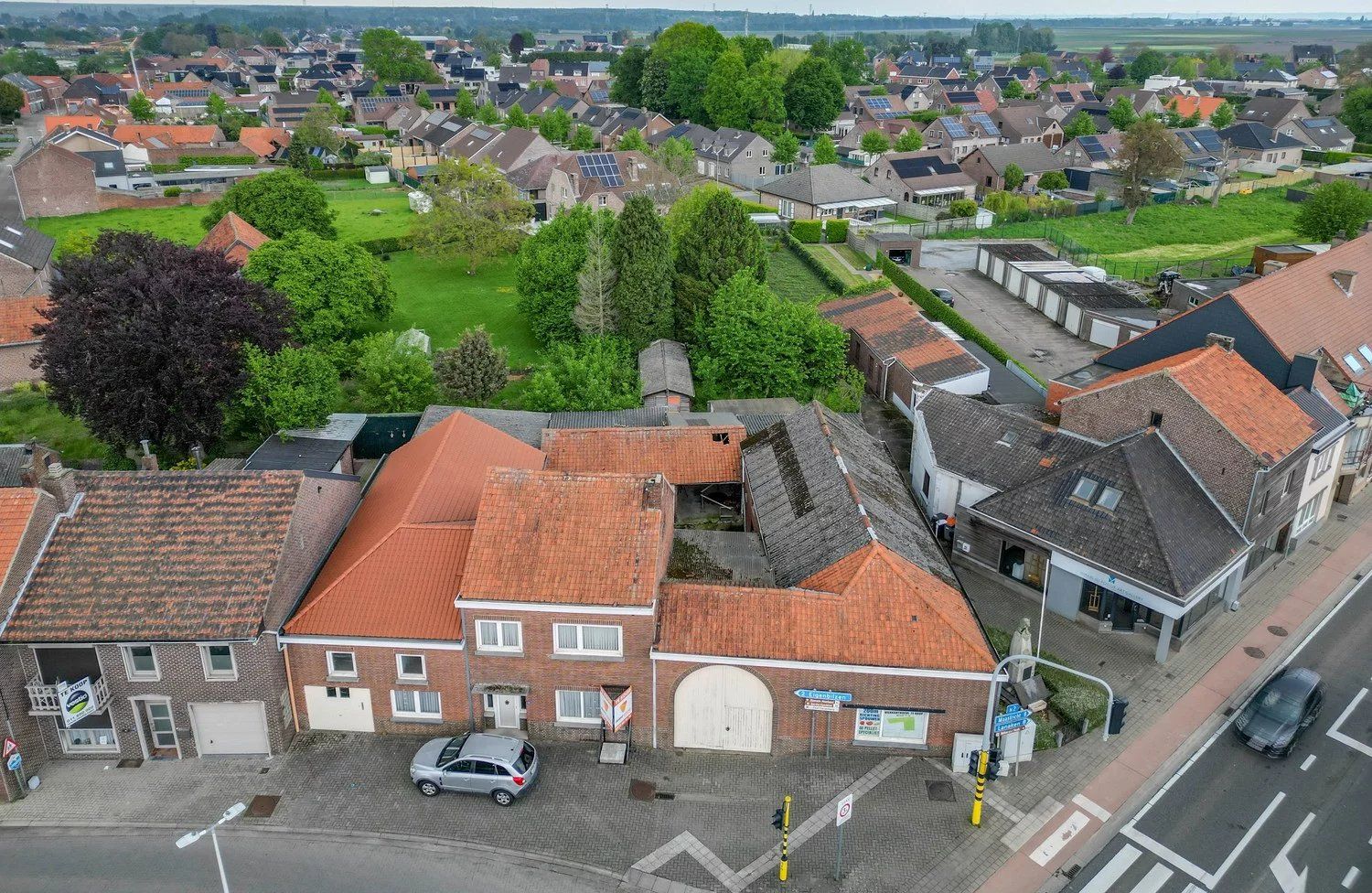 Hoeve op ruim perceel met extra bouwgrond foto 5