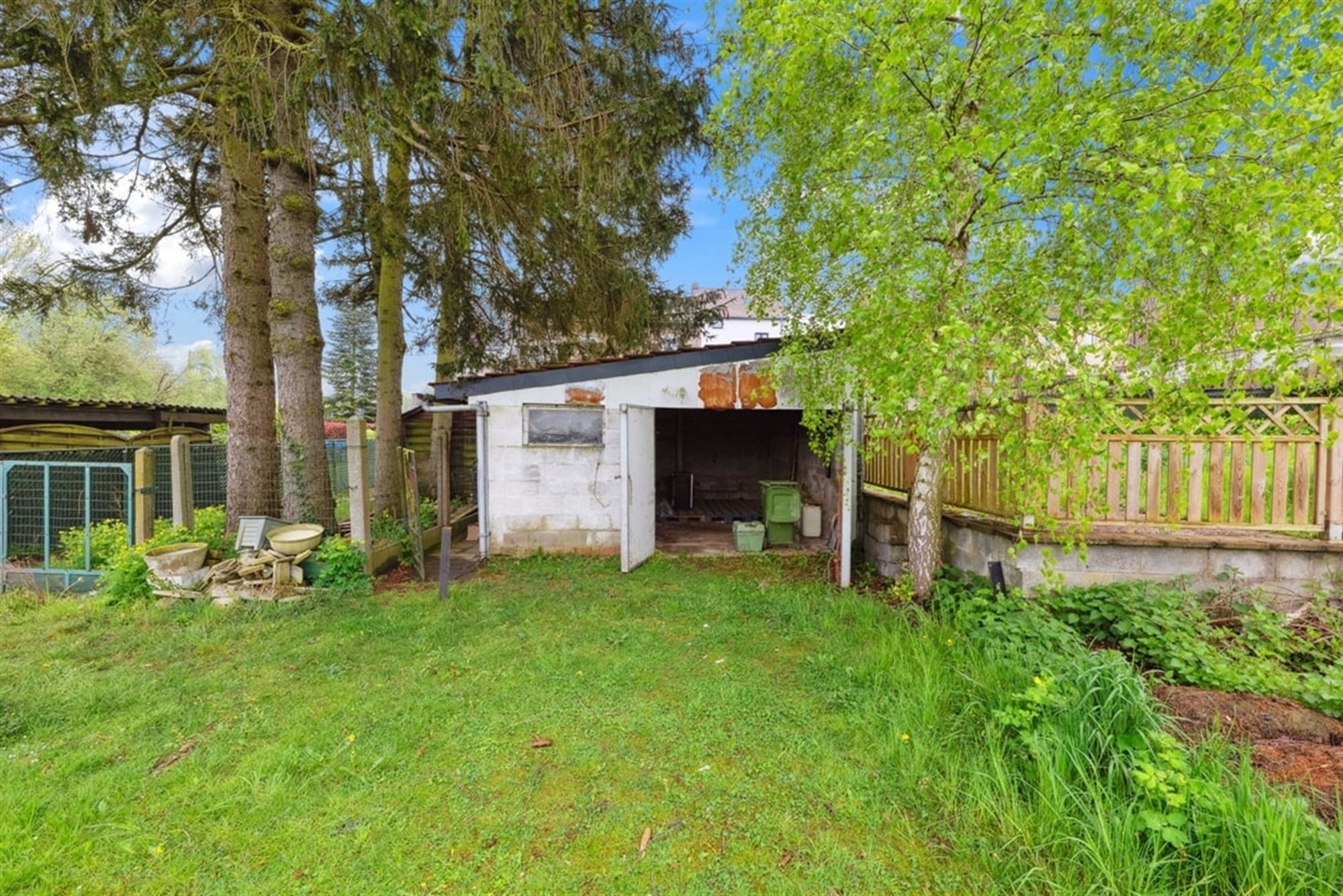 KNUSSE RIJWONING VLAKBIJ HET CENTRUM VAN LANDEN   foto 21
