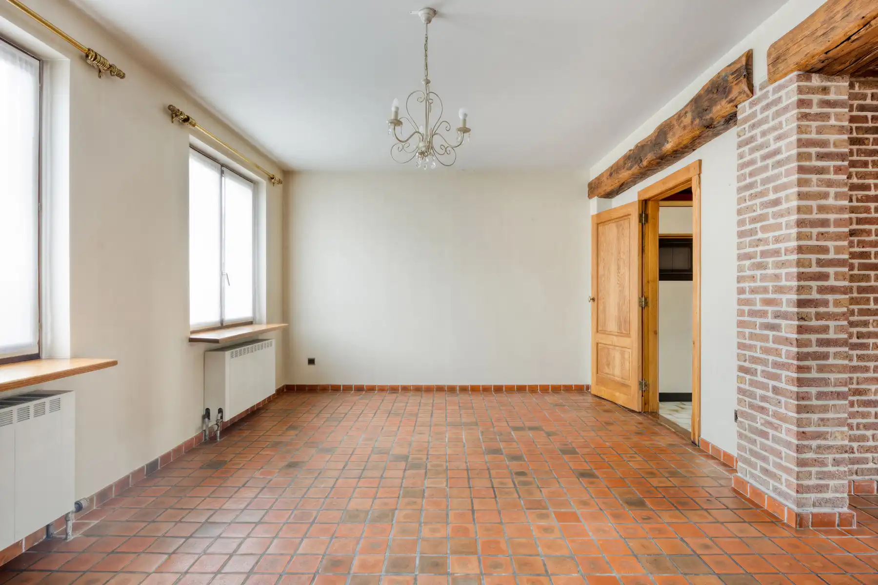 Leemans Immobiliën biedt u deze ruime bel-etagewoning te huur aan in Zellik. foto 8