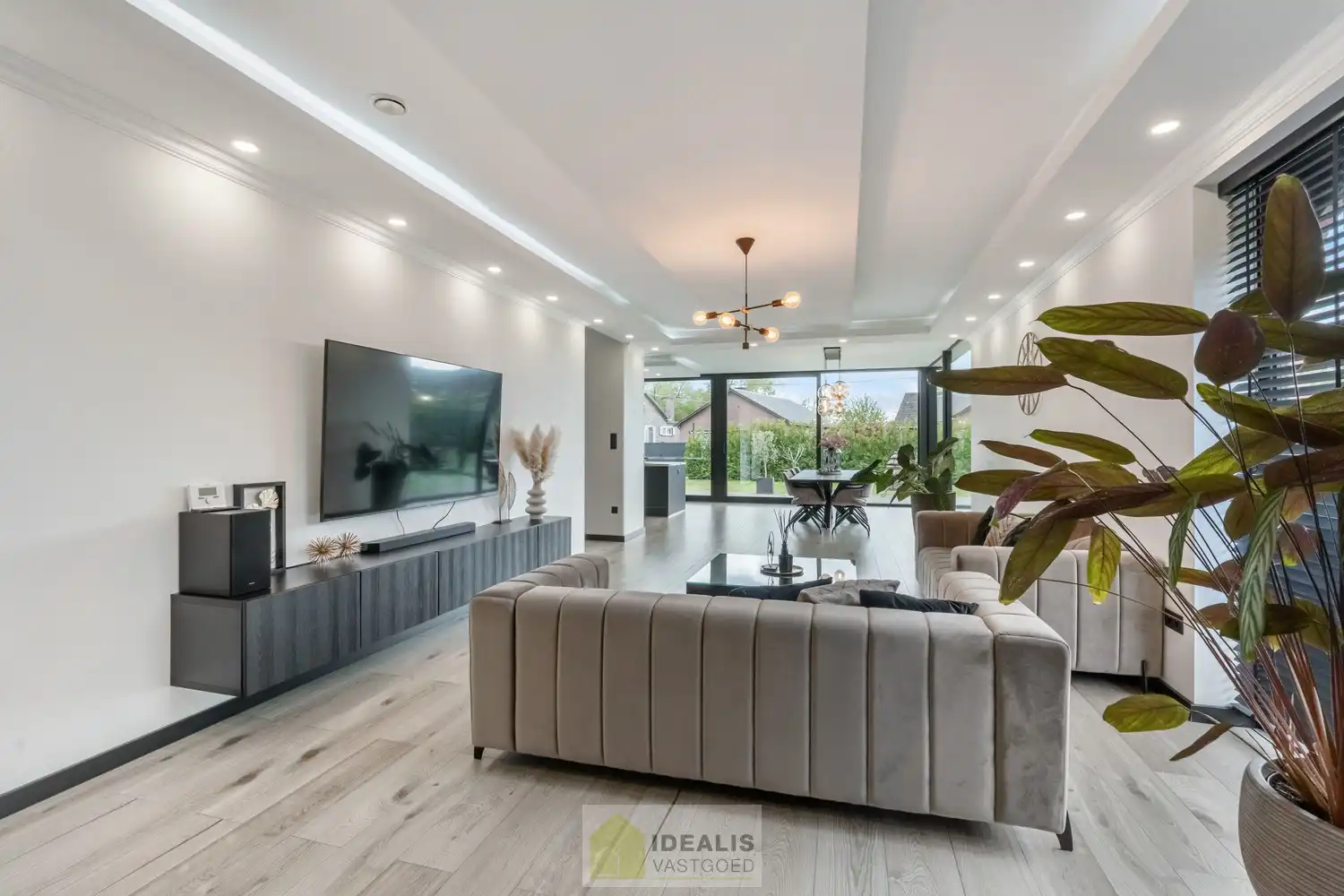 EEN BIJZONDER RIANTE WONING VAN MAAR LIEFST 302M² WOONOPPERVLAKTE OP EEN KNAP PERCEEL VAN 5A 90CA. foto 16