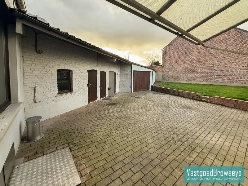 Centraal gelegen basiswoning met tuin en parkeergelegenheid foto 2