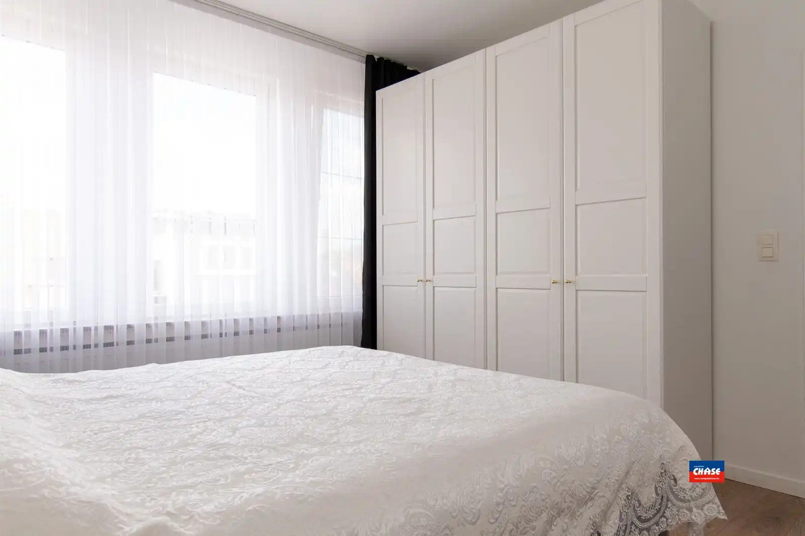 Gerenoveerd appartement met twee ruime slaapkamers en terras foto 5