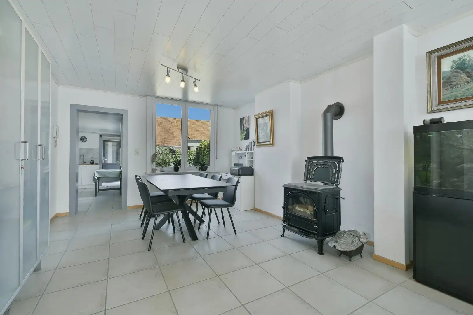 Gezellige stadswoning met 2 slaapkamers en 2 badkamers en tuin foto 3