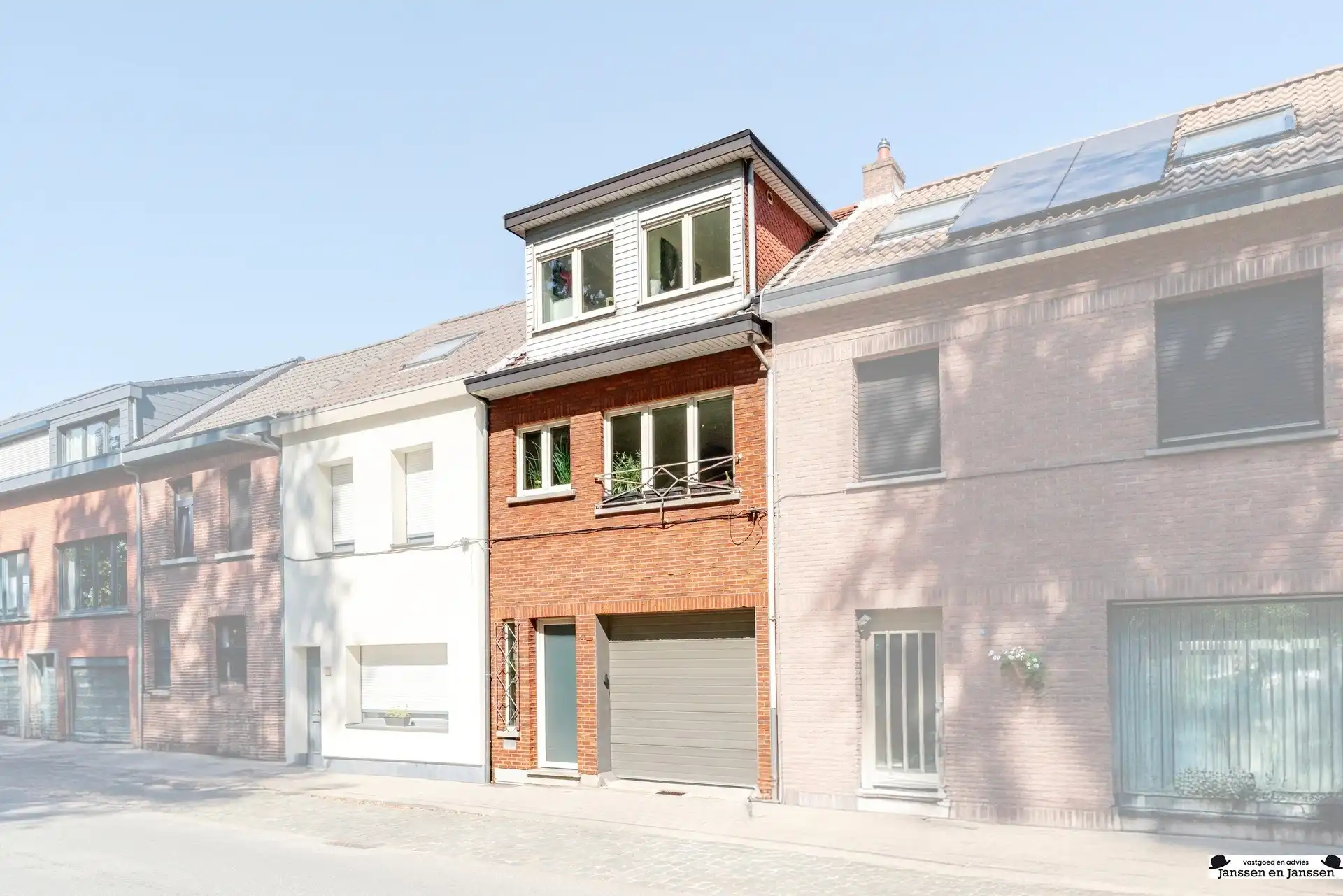 Ruime en instapklare gezinswoning met 4 slaapkamers, garage en tuin foto 33