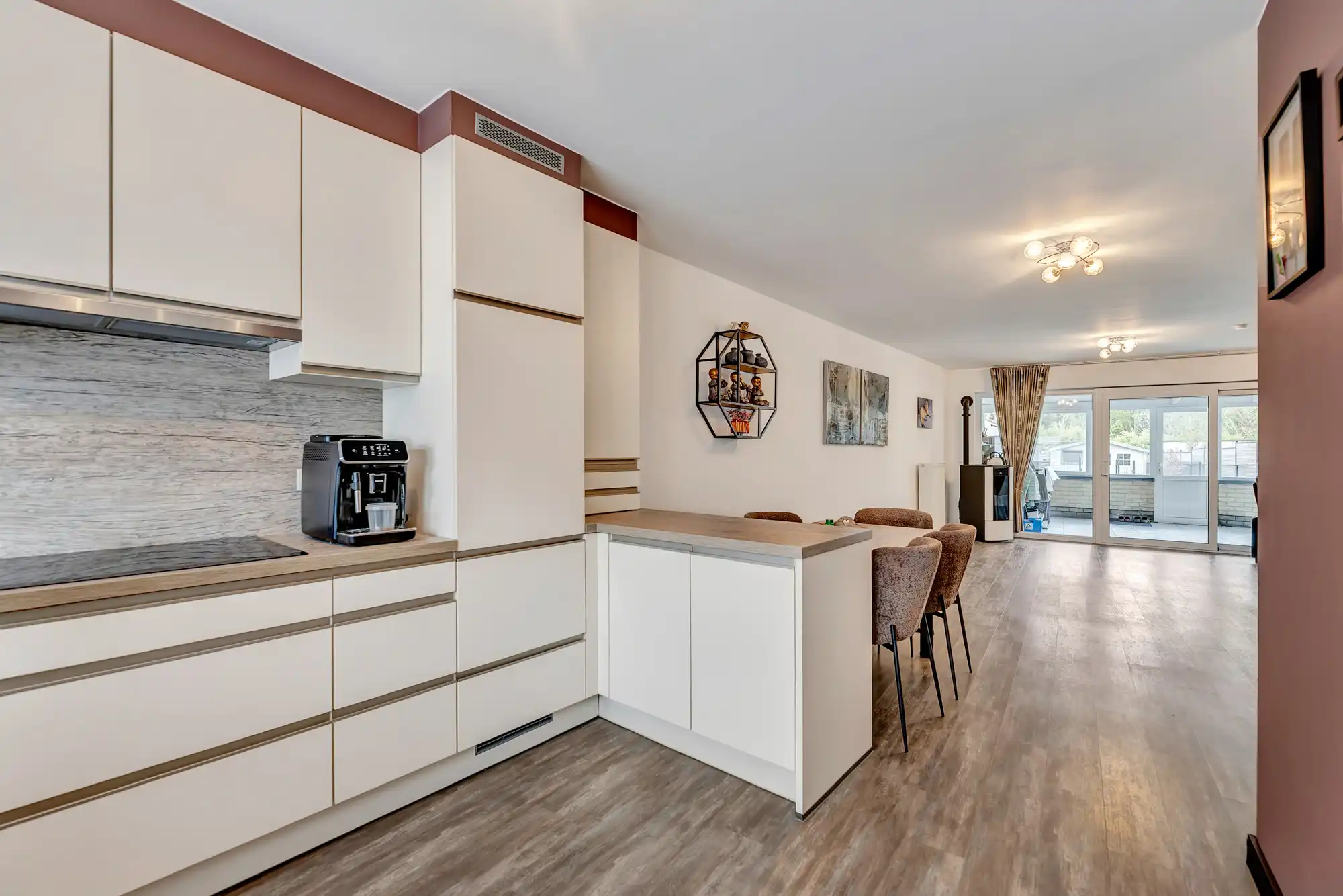 Instapklare woning met garage en tuin foto 4